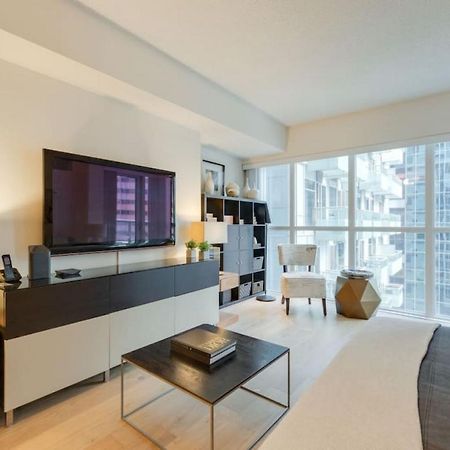 Lux 2Br 1Ba Steps To Cn Tower W Parking Included Villa Toronto Exterior photo