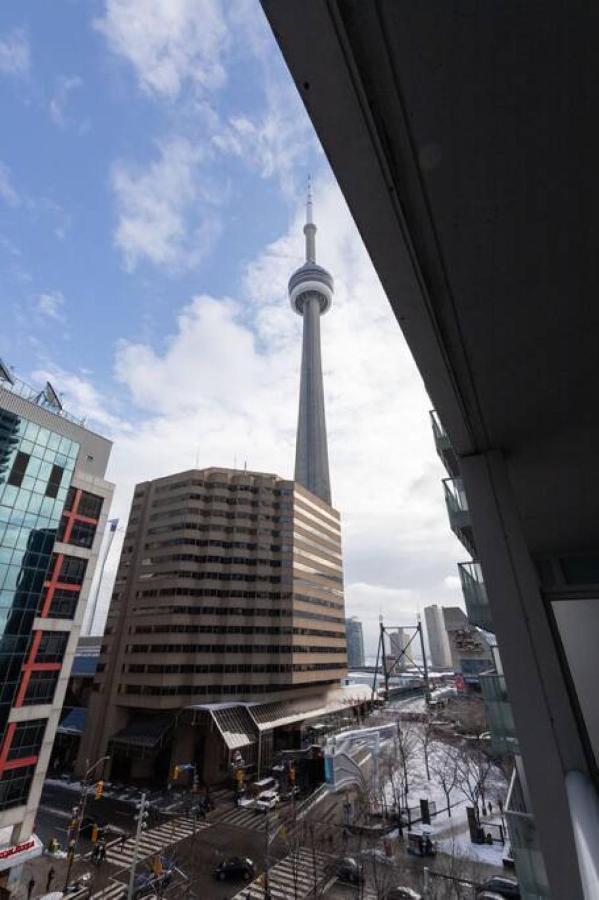 Lux 2Br 1Ba Steps To Cn Tower W Parking Included Villa Toronto Exterior photo